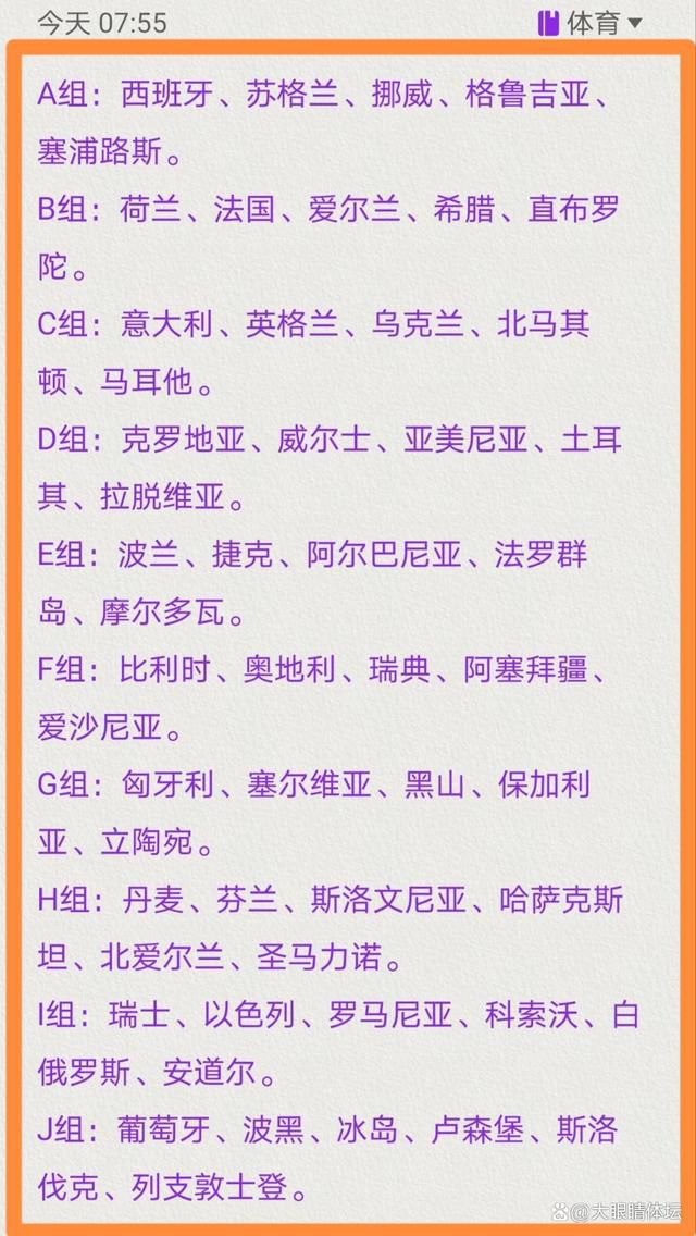 而在巨齿鲨面前，一位金发女郎悠闲地在海上享受惬意时光，丝毫没有意识到危机降临